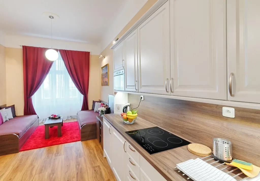 Residence Milada Прага 4*,